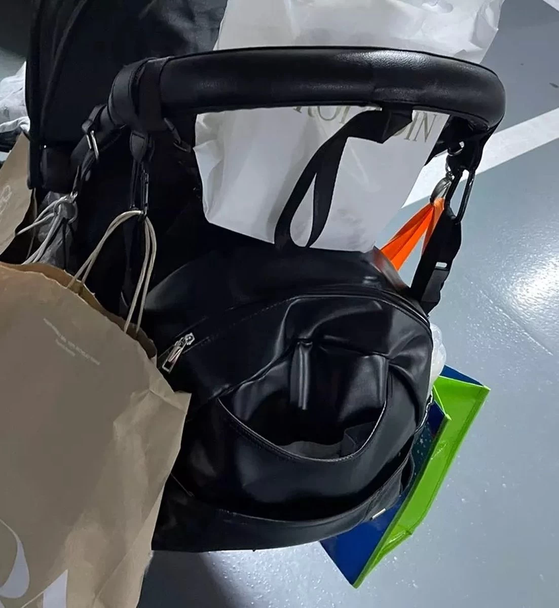 Kinderwagen Tassenhaak | Set Van 2 | Tas Hanger | Verstevigde Klittenband - 2 Stuks Zwart 8 Kinderwagen Tassenhaak | Set Van 2 | Tas Hanger | Verstevigde Klittenband - 2 Stuks Zwart - Afbeelding 6