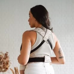 ROOKIE Baby Premium Draagzak- Design Buikdrager - Comfortabel En Ergonomisch - Pasgeboren Babydrager - Peuterdrager - Biologisch Katoen - Super Zacht - Unisex: Voor Mama En Papa (Leoprint Beige) -Babyproducten 1200x1198 21