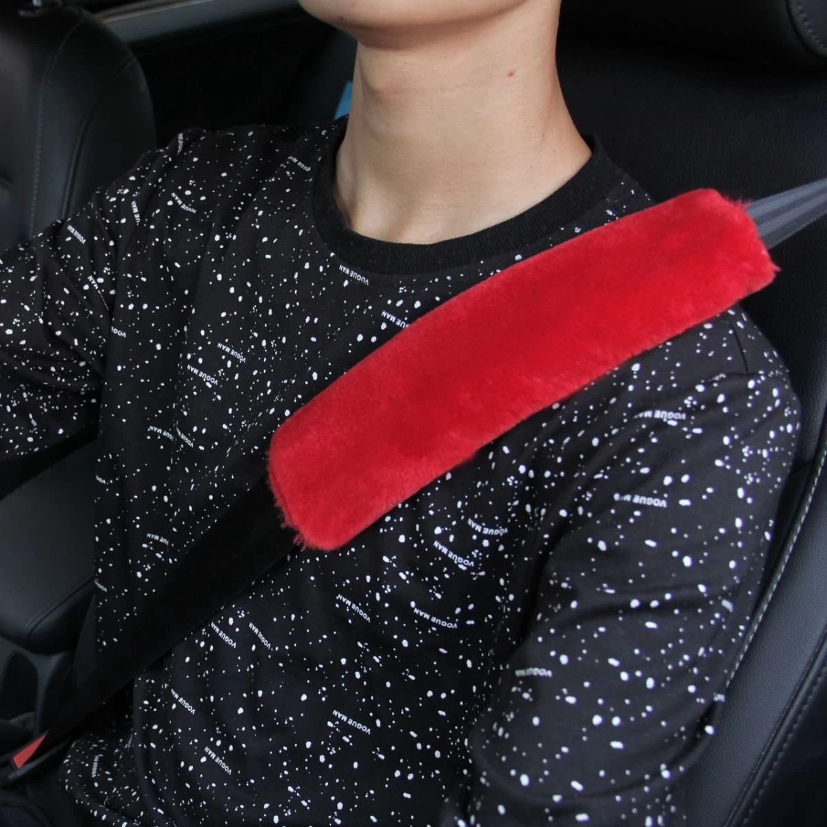 Hazlö Luxe Gordelhoezen - Extra Zacht - Schouderhoezen - Gordelkussen - Auto Gordel Beschermer - Gordel Beschermer - Gordelhoes - 2 Stuks - Rood 7 Hazlö Luxe Gordelhoezen - Extra Zacht - Schouderhoezen - Gordelkussen - Auto Gordel Beschermer - Gordel Beschermer - Gordelhoes - 2 Stuks - Rood - Afbeelding 5