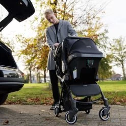 Hamilton By Yoop S1 Plus Buggy Met Monteerbare Zeno Plus Draagwieg - Nieuw En Hoger 2023 Model - Premium Budget Stroller Met One Hand Folding Technologie – Zwart - Licht, Verstelbaar, Wendbaar En Geschikt Van 0 Maanden Tot 4 Jaar – Inclusief Adapter -Babyproducten 1200x1200 1242