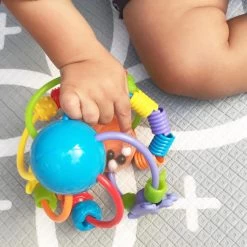 Playgro Speel En Leerbal - Grijp- En Bijtspeelgoed - Klikklak Geluiden - Spiegeltje - Kralen - Cilinder Met Rattelende Ballen -Babyproducten 1200x1200 148