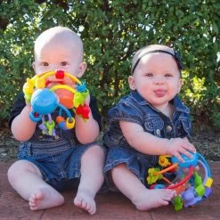 Playgro Speel En Leerbal - Grijp- En Bijtspeelgoed - Klikklak Geluiden - Spiegeltje - Kralen - Cilinder Met Rattelende Ballen -Babyproducten 1200x1200 151