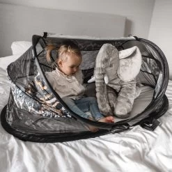 Deryan Baby Luxe Campingbedje – Inclusief Zelfopblaasbare Matras - Zoo -Babyproducten 1200x1200 1604