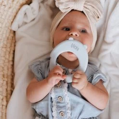 J.Børn Silicone Bijtring Beer - Sage - Bijtspeelgoed - Baby 19 J.Børn Silicone Bijtring Beer - Sage - Bijtspeelgoed - Baby -Babyproducten 1200x1200 172