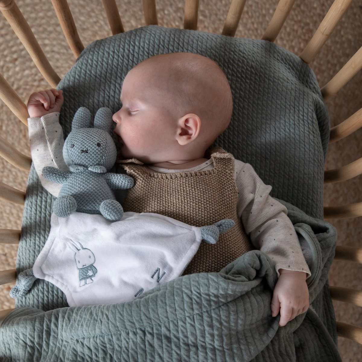 Tiamo Collection Nijntje Knuffeldoekje - Green Knit 4 Tiamo Collection Nijntje Knuffeldoekje - Green Knit - Afbeelding 2