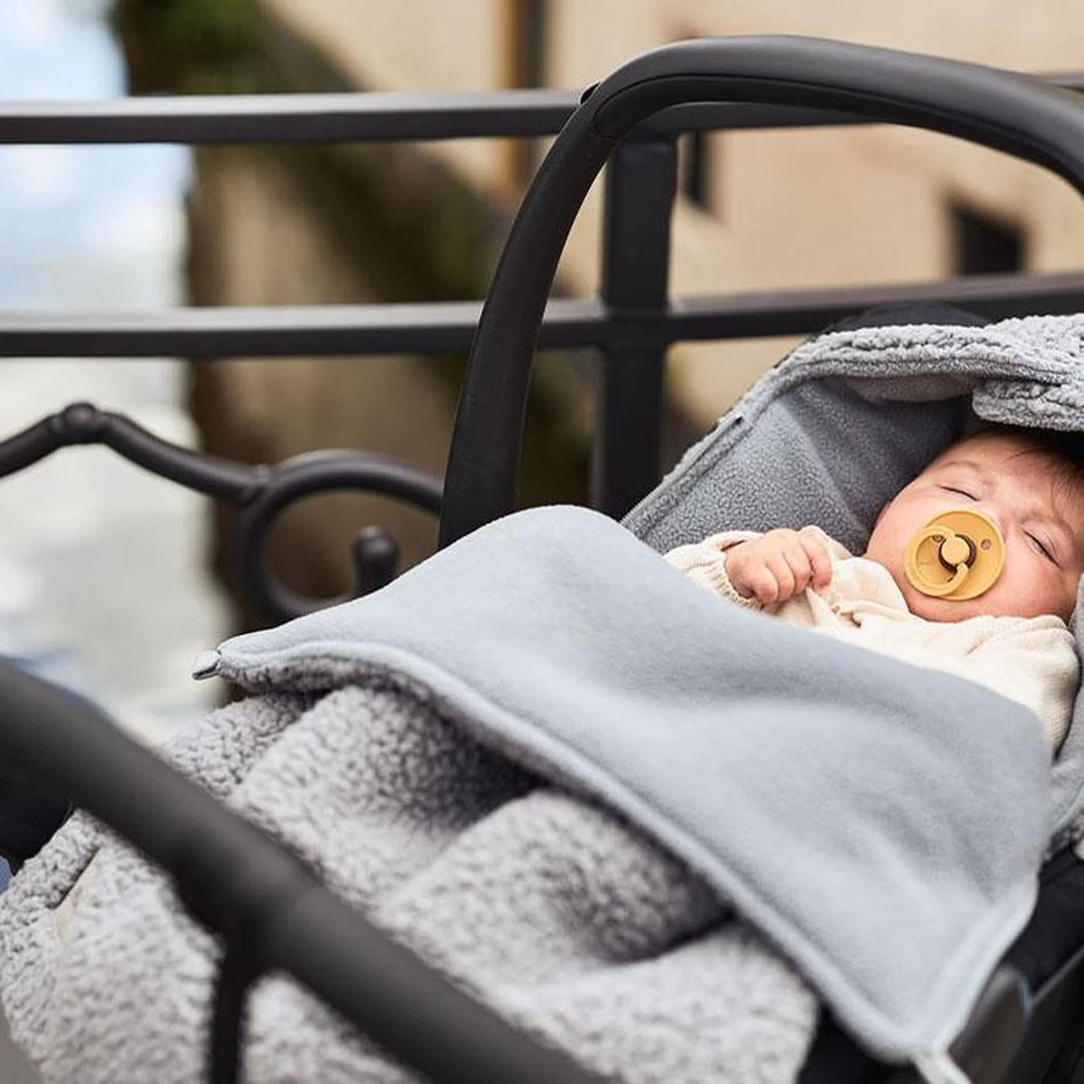 Jollein Voetenzak Voor Autostoel & Kinderwagen - Teddy - Storm Grey 12 Jollein Voetenzak Voor Autostoel & Kinderwagen - Teddy - Storm Grey - Afbeelding 10