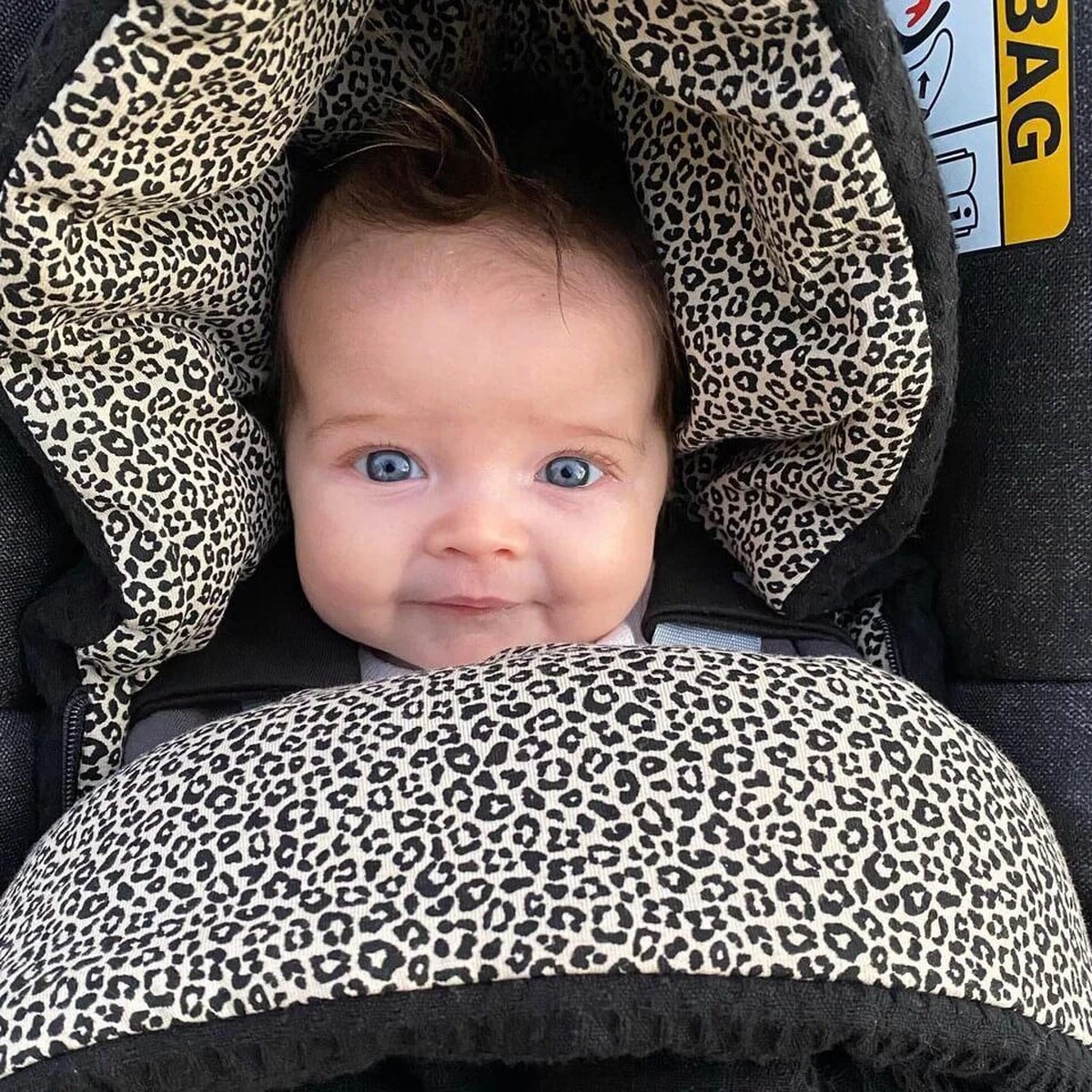 Ukje Voetenzak Baby Autostoel - Universeel - Geschikt Voor Maxi Cosi Cybex Doona - Superzacht Katoen - Zwart Wafel - Luipaard 7 Ukje Voetenzak Baby Autostoel - Universeel - Geschikt Voor Maxi Cosi Cybex Doona - Superzacht Katoen - Zwart Wafel - Luipaard - Afbeelding 5