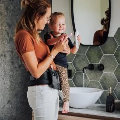 EVE Kids Heupdrager - Baby En Peuter - Heupzitje - Draagzak - Zwart Leer -Babyproducten 1200x1200 1896