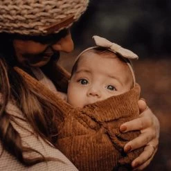 ByKay - Draagzak - Click Carrier Classic - Ribbed Velvet - Mustard Brown -Babyproducten 1200x1200 1980