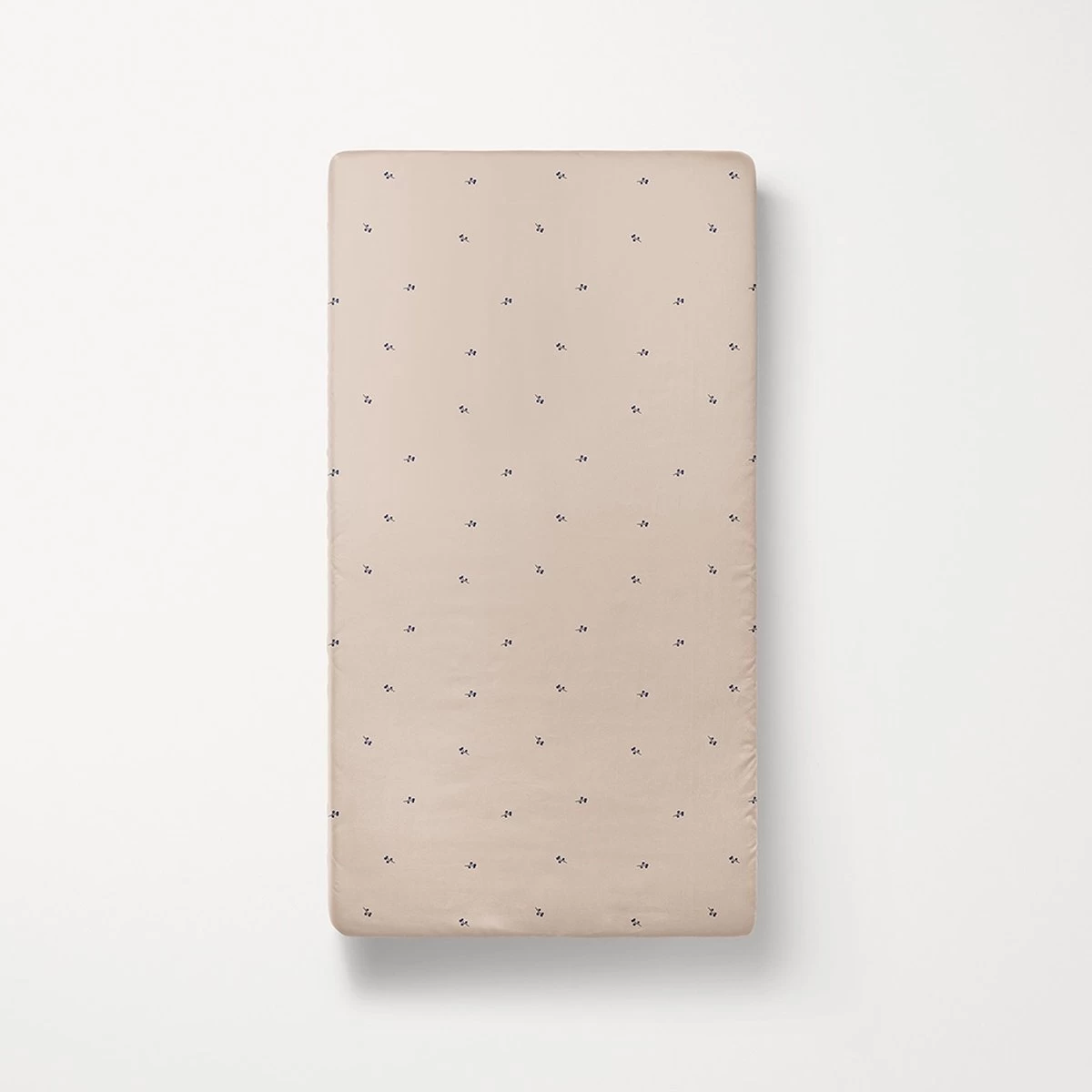 Petite Amélie Hoeslaken - Bessen Print - Roze - 60x120 Cm - 100% Katoen - Babymatras 5 Petite Amélie Hoeslaken - Bessen Print - Roze - 60x120 Cm - 100% Katoen - Babymatras - Afbeelding 3