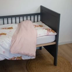 Decoware® Ledikant Dekbedovertrek Ballerina Beer - Katoen Renforce - 100x135 Cm - 40x60 Cm -Babyproducten 1200x1200 2692