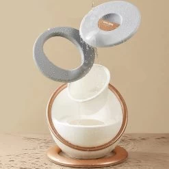 XIORI-SEMS - Plaspotje - Potje Peuter - Potje - WC Verkleiner - WC Potje Peuter - Toilet - Zindelijkheid - Toilettrainer - Wit Met Goud - Design - Jongens En Meisjes - Kraamcadeau – Kraamvisite – Babyshower – Verjaardag - Cadeau - Potje Goud -Babyproducten 1200x1200 3016