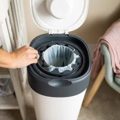 Tommee Tippee Twist & Click XL-luieremmer - Voor Maximaal 60 Luiers - Milieuvriendelijker Systeem - 1 Navulcassette - Duurzaam Geproduceerde Antibacteriële GREENFILM -Babyproducten 1200x1200 3427