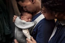 BabyBjörn Draagzak Mini - 3D Jersey - Lichtgrijs -Babyproducten 1200x800 215