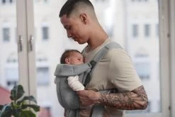 BabyBjörn Draagzak Mini - 3D Jersey - Lichtgrijs -Babyproducten 1200x800 216