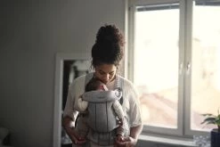 BabyBjörn Draagzak Mini - 3D Jersey - Lichtgrijs -Babyproducten 1200x800 217