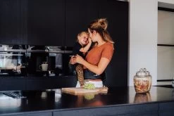 EVE Kids Heupdrager - Baby En Peuter - Heupzitje - Draagzak - Zwart Leer -Babyproducten 1200x800 219