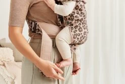 BabyBjörn Draagzak Mini - Cotton - Beige-Luipaard -Babyproducten 1200x800 221
