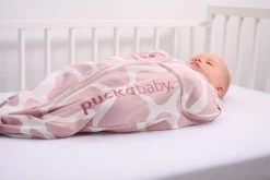 Puckababy Inbakerslaapzak Original Mini 3-6 Maanden - Giraph Candy -Babyproducten 1200x800 544