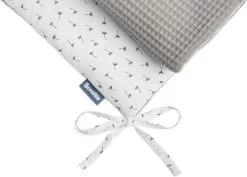 Sensillo Baby Bedbumper - Bedomrander - Anti Stootrand Ledikant - Bed Zijbeschermers - 180x30cm - Wafel Grijs Paardenbloemen -Babyproducten 1200x862 1