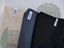 Cuddie Baby Draagdoek - Premium Organic Baby Draagdoek Gemaakt Van Bio Katoen - Newborns Tot 15 Kg - Baby Cadeau - Met Wenskaart - Sand -Babyproducten 1200x901 3