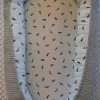 Babynestje (licht Grijs / Wit Met Zwarte Veertjes) -Babyproducten 695x1200 6