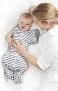 Love To Dream™ Babyslaapzak Swaddle Up™ - Inbakeren Afbouwen - Baby 6-9 Maanden - 8.5-11 Kg - All Season - Grijs -Babyproducten 763x1200 1