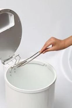 DiaperPail - Clear White - Luieremmer Met Speciale Luiersluis - Werkt Met Normale Vuilniszakken - Luxe Luieremmer - Geen Speciale Cassettes - Geen Geurtjes - Makkelijk Schoon Te Maken - Is Gemaakt Van Aluminium -Babyproducten 798x1200 14