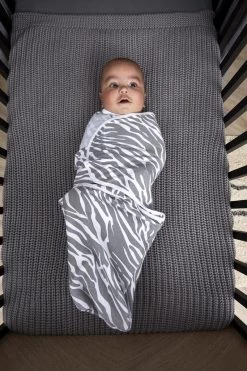 SwaddleMeyco Inbakerdoek Zebra - 0-3 Maanden - Grijs -Babyproducten 799x1200 123