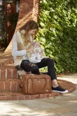 Grote Luiertas Double Zip Satchel Chestnut Redwood - Kunstleer - 42 Cm Breed -Babyproducten 799x1200 13