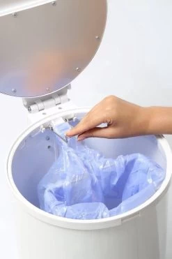 DiaperPail - Clear White - Luieremmer Met Speciale Luiersluis - Werkt Met Normale Vuilniszakken - Luxe Luieremmer - Geen Speciale Cassettes - Geen Geurtjes - Makkelijk Schoon Te Maken - Is Gemaakt Van Aluminium -Babyproducten 799x1200 145