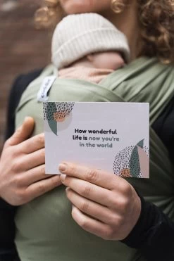 Cuddie Baby Draagdoek - Premium Organic Baby Draagdoek Gemaakt Van Bio Katoen - Newborns Tot 15 Kg - Baby Cadeau - Met Wenskaart - Olive -Babyproducten 799x1200 57