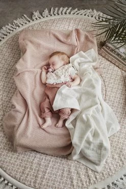 Elodie Cellular Baby Dekentje- Wiegdeken-Dekentje -Powder Pink (75x100cm) -Babyproducten 800x1200 274