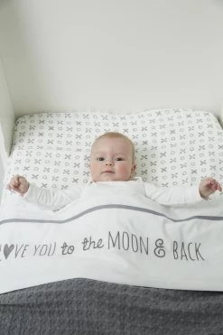 Meyco Love You To The Moon & Back Wieglaken - Grey - 75x100cm -Babyproducten 800x1200 448