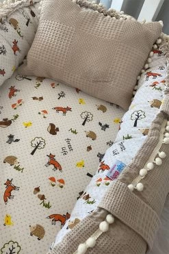 Jaju Baby - Babynestje En Hoofdkussen - Organische Katoen - Antibacterieel Babynestje - Anti-Allergisch Babynestje - Lichtbruin En Vos Patroon - 74 X 40 Cm -Babyproducten 800x1200 457