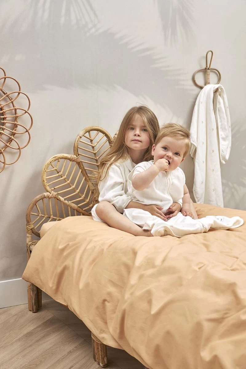 Meyco Uni Dekbedovertrek Peuter - Camel/Warm Sand - 120x150cm 5 Meyco Uni Dekbedovertrek Peuter - Camel/Warm Sand - 120x150cm - Afbeelding 3