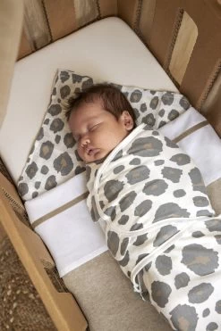 Meyco Panter Hydrofiele Doeken - 3-pack - Neutral/grey - 70x70cm 9 Meyco Panter Hydrofiele Doeken - 3-pack - Neutral/grey - 70x70cm -Babyproducten 800x1200 566