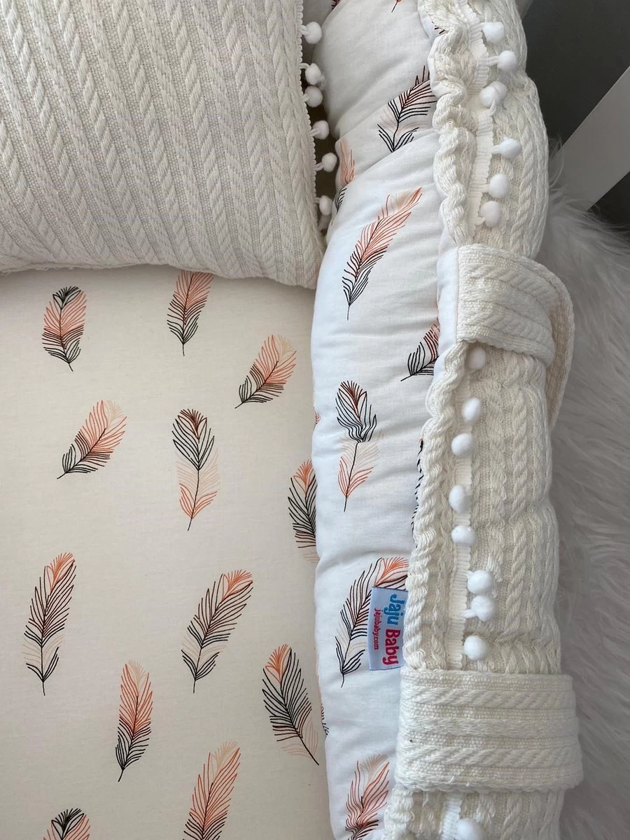 SNS Baby - Babynestje En Hoofdkussen - Organische Katoen - Antibacterieel Babynestje - Anti-Allergisch Babynestje - Wit En Veer Patroon - 74 X 40 Cm 4 SNS Baby - Babynestje En Hoofdkussen - Organische Katoen - Antibacterieel Babynestje - Anti-Allergisch Babynestje - Wit En Veer Patroon - 74 X 40 Cm - Afbeelding 2