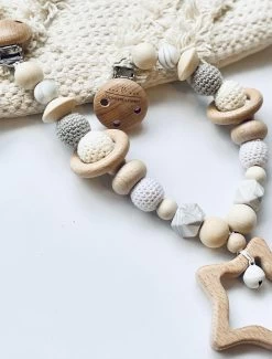 Wagenspanner Ster - Baby Wagenspanner Hout - Vrolijke Kinderwagenspanner - Eenvoudig Te Bevestigen - Kraamcadeau Voor Jongens En Meisjes - Completebabyuitzet - Baby Cadeau 9 Wagenspanner Ster - Baby Wagenspanner Hout - Vrolijke Kinderwagenspanner - Eenvoudig Te Bevestigen - Kraamcadeau Voor Jongens En Meisjes - Completebabyuitzet - Baby Cadeau -Babyproducten 912x1200 7