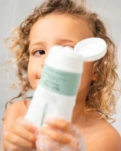 Naïf Verzorgende Shampoo - Baby En Kind - 200ml - Met Natuurlijke Ingrediënten -Babyproducten 960x1200 37