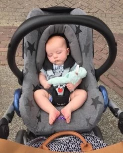 Dooky Seat Cover 0+ Autostoel Hoes - Grey Star -Babyproducten 963x1200 2