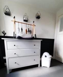 DiaperChamp One - Luieremmer - Verzorging - Luieremmers - White Black -Babyproducten 987x1200 4